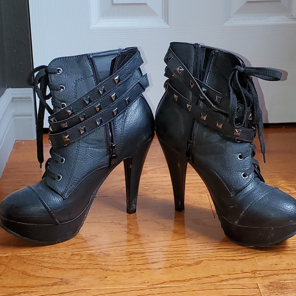 Black Heels Boots with studs - Picture 4 of 4